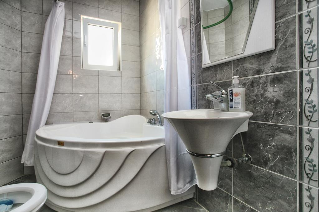 Apartments Villa Happy Mrcevac 外观 照片