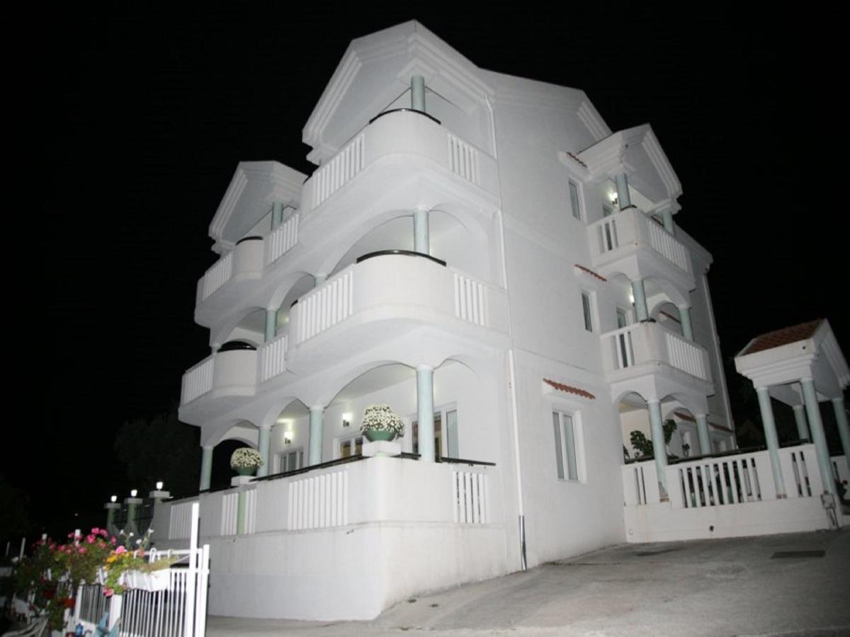 Apartments Villa Happy Mrcevac 外观 照片